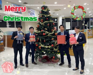 お店にクリスマスツリー登場です！！